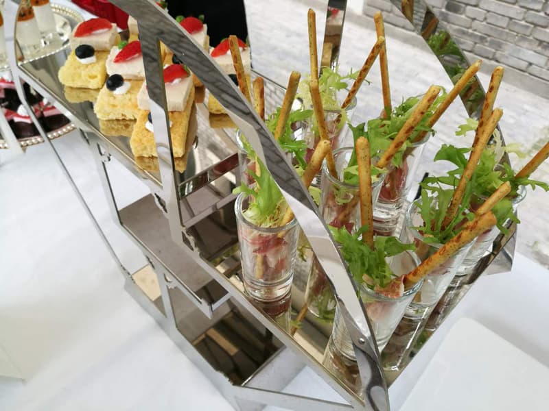 瑞典大使馆冷餐会小吃啤酒棍帕尔马火腿