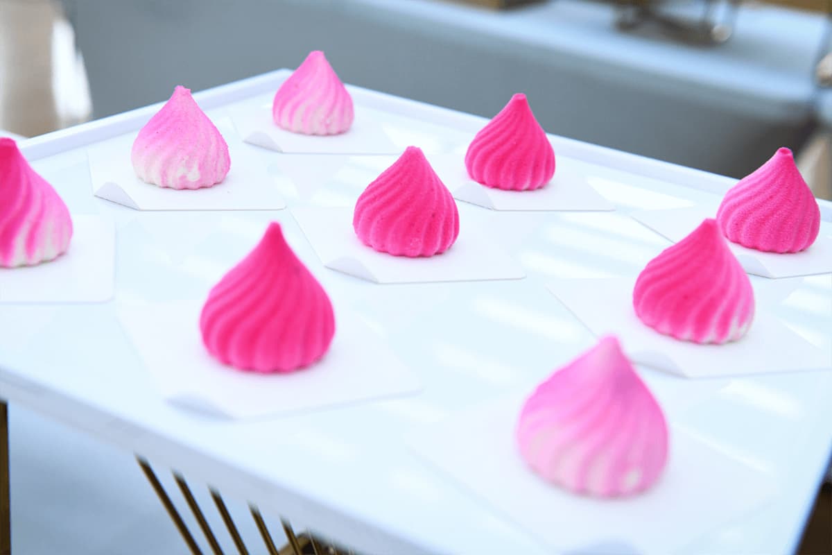 天堂书屋冷餐会火炬造型甜品